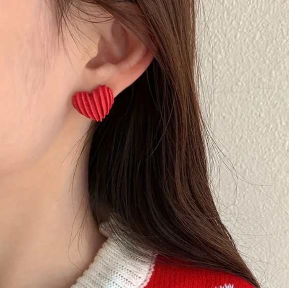 Cute Red Heart Earrings - Picture 5 of 6